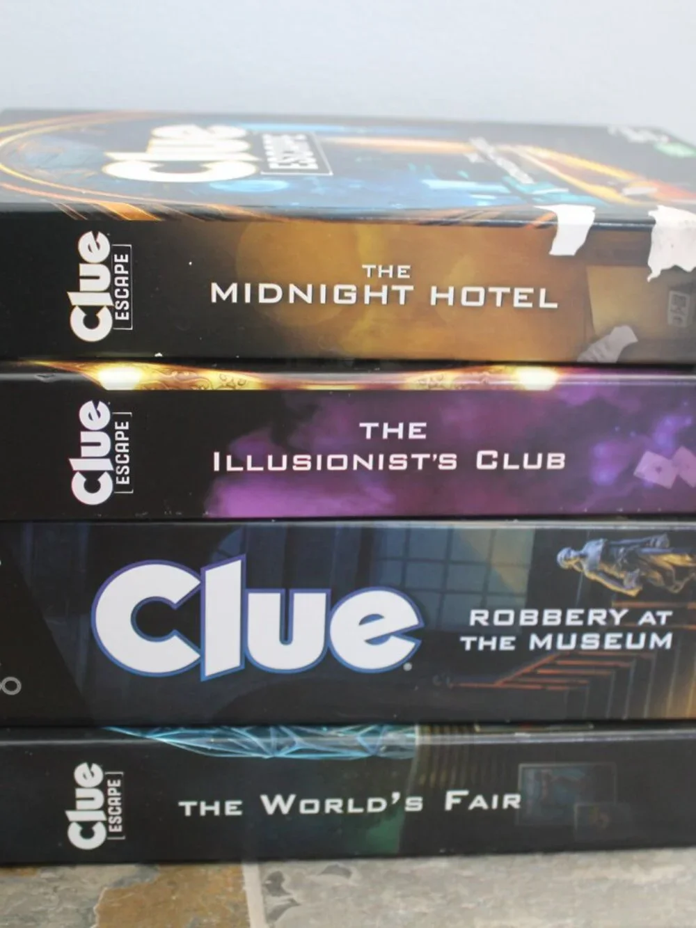 Set of 4 Clue Escape Games: Midnight Hotel, Robbery at the Museum, The World's